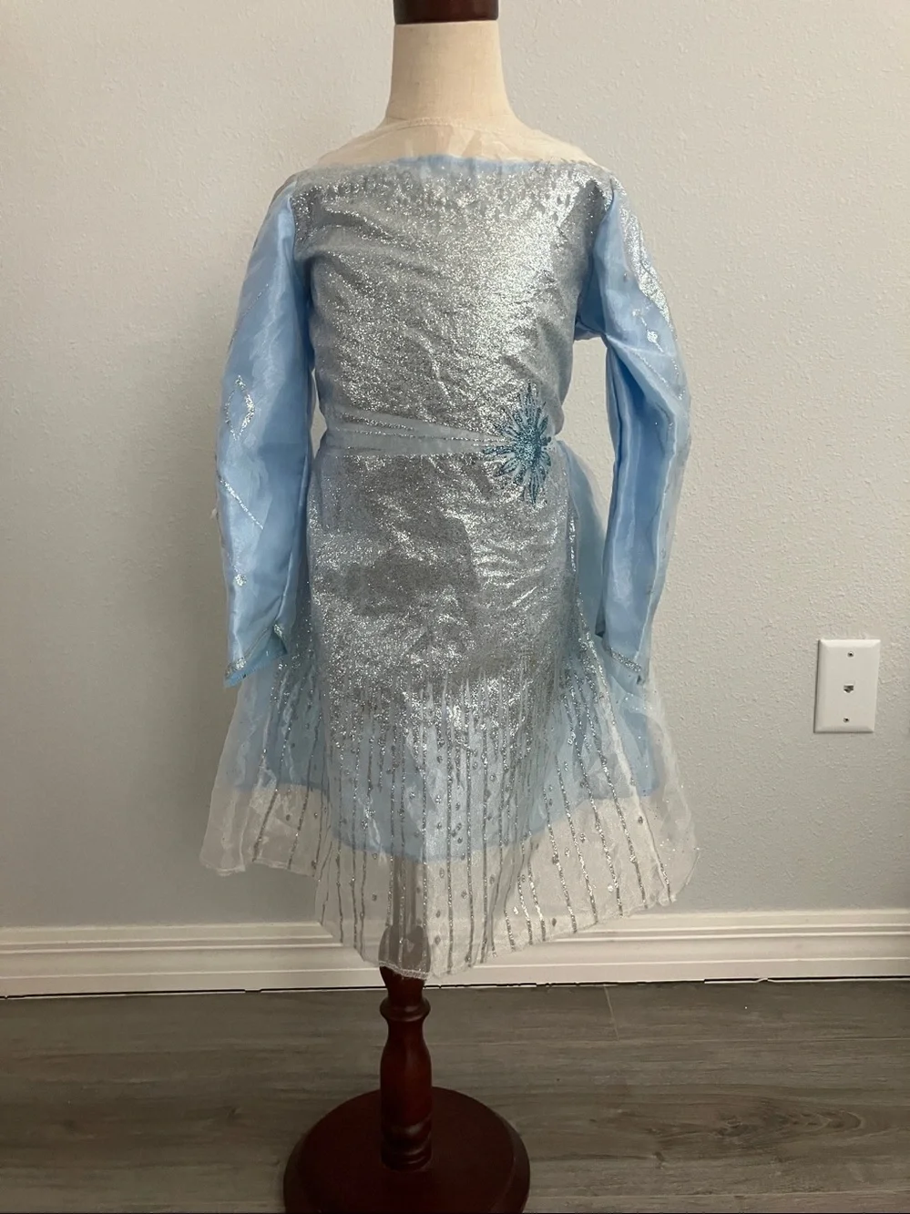 DISNEY Girls Frozen 2 Queen Elsa "Dark Sea" Light-Up Costume Dress | 4-6 - Picture 4 of 13